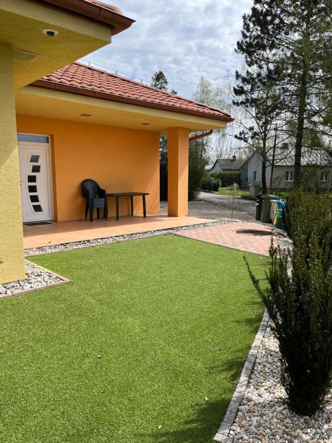 Villa Gracia Patince Exterior photo